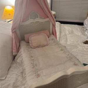 Samantha Parkington Beforever American Girl Canopy bed 2015
